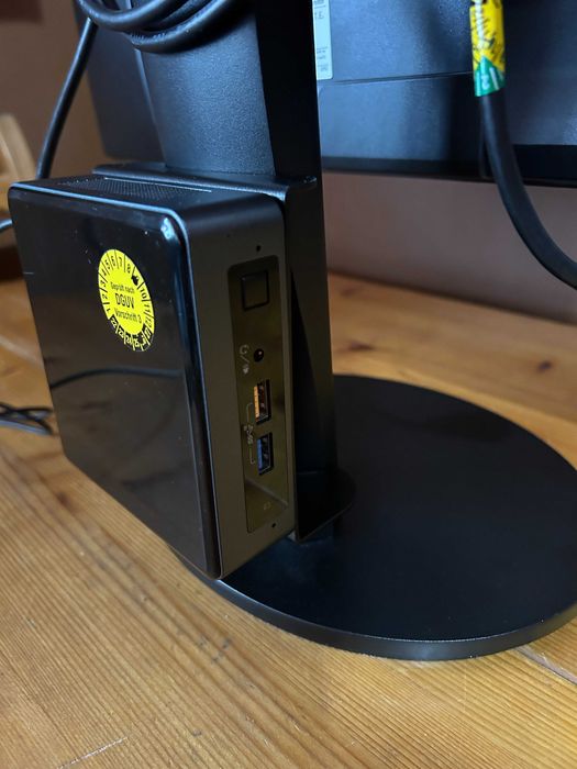 Monitor TERRA 24" FHD + INTEL NUC PC i5-8259U 4RDZENIE/8GB/512GB SSD