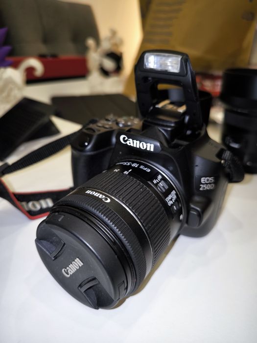 Canon 250D Kit lens + 50mm + 30mm
