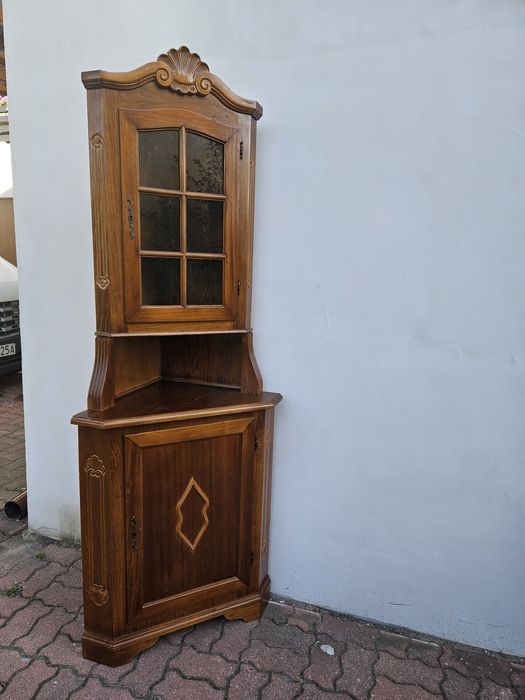 Witryna stylowa narożna