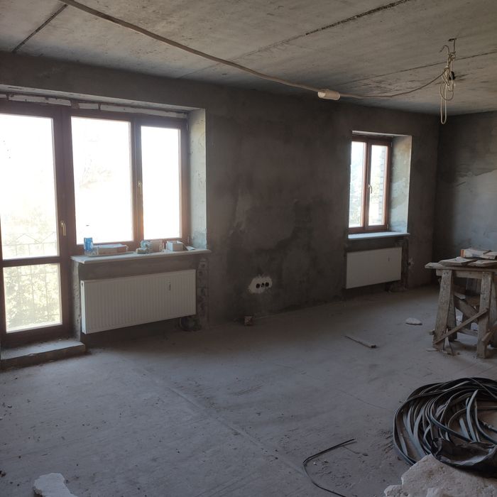 Продається 4-х кімнатна квартира 120м2, центр міста, 3 поверх, середин