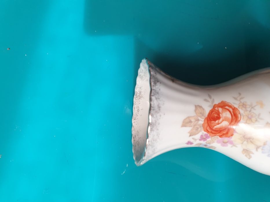 Stary porcelanowy mały wazon Chodzież z lat 60