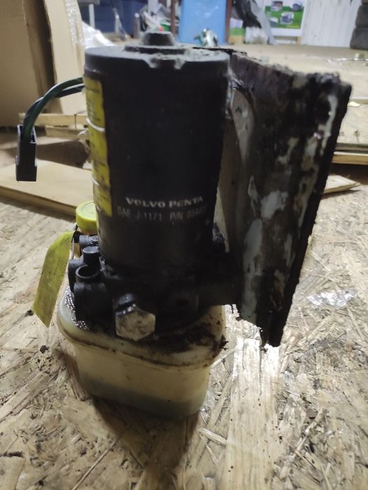 Pompa trymu powertrimm Volvo penta