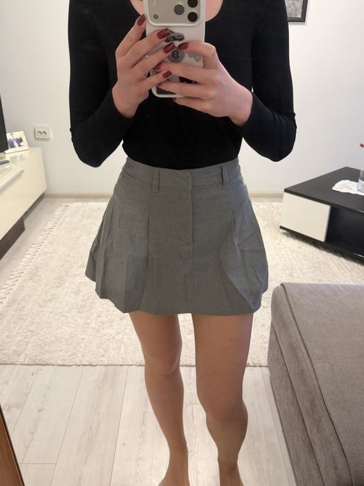 Чорна та сіра міні спідниця від H&M