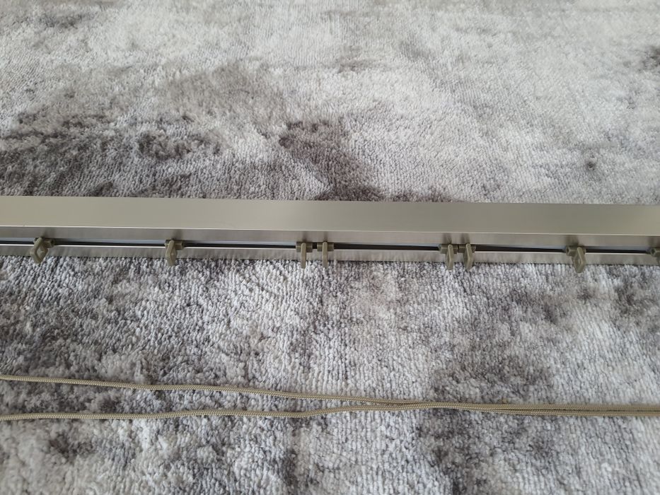 Cortinado pendente com calha em inox