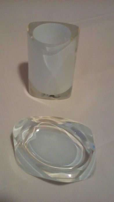 Toilet Accessories – Irregular Shapes, White and Transparent