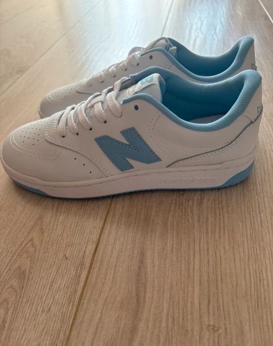 Białe New balance