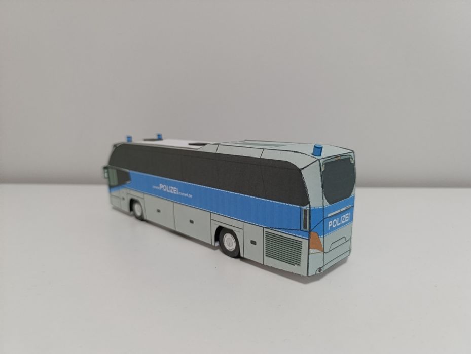 autobus turystyczny Neoplan policja milicja  tag ciężarówka zabawka tr