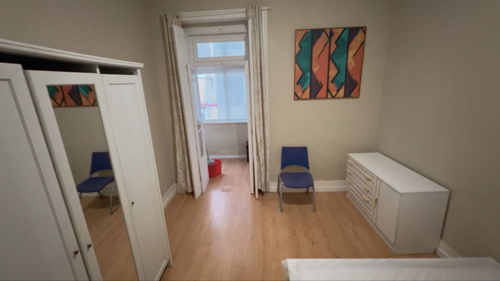 Quarto para arrendar na graça a 10 minutos da estaçao santa polonia