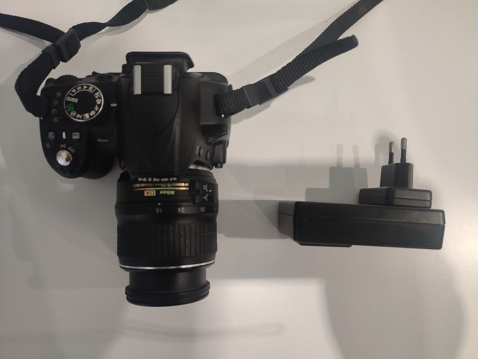 Продам майже новий Nikon D3100 з кітовим об'єктивом