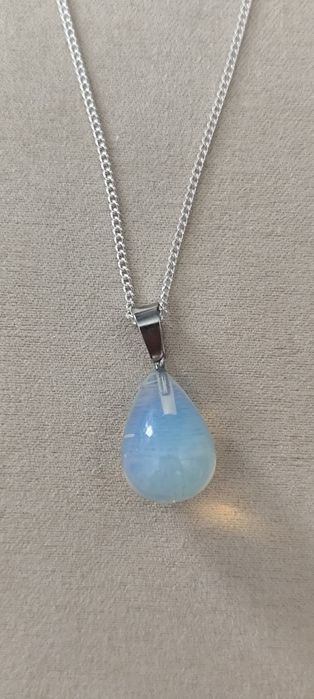 Colar aço inoxidável com gota de Pedra da Lua