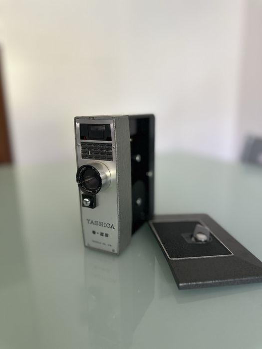 Yashica 8 MM - 8 ES câmera antiga