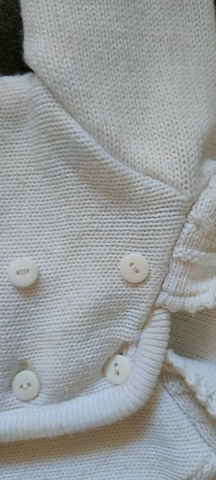 Sweterek plus czapka.