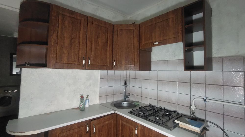 Продається  2х кімнатна в центрпльній частині міста