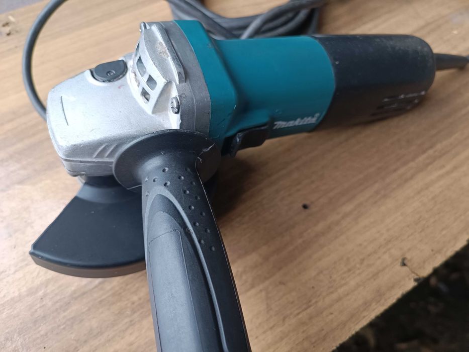 Болгарка (угловая шлифмашина) Makita 9558NB