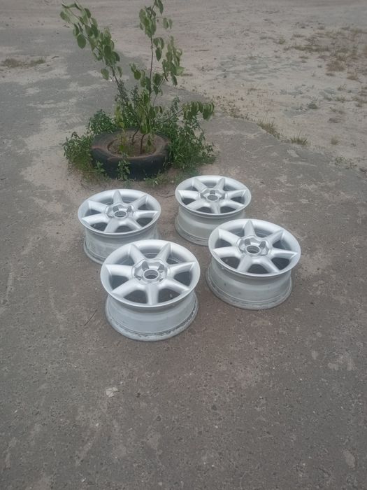 Продам титани р15  ауді , та р13 (4/108)  з літньою резиною