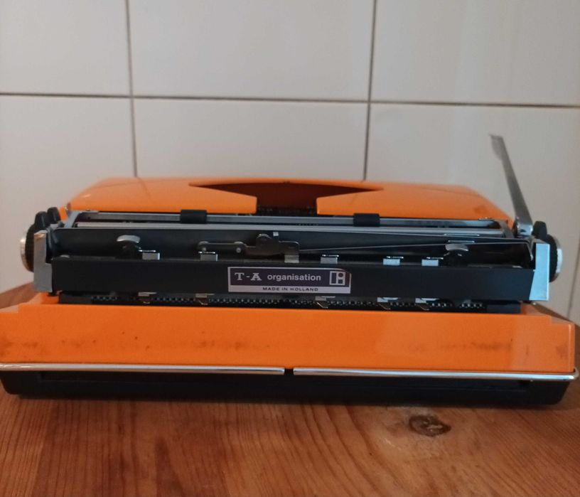 Máquina de escrever Adler Contessa