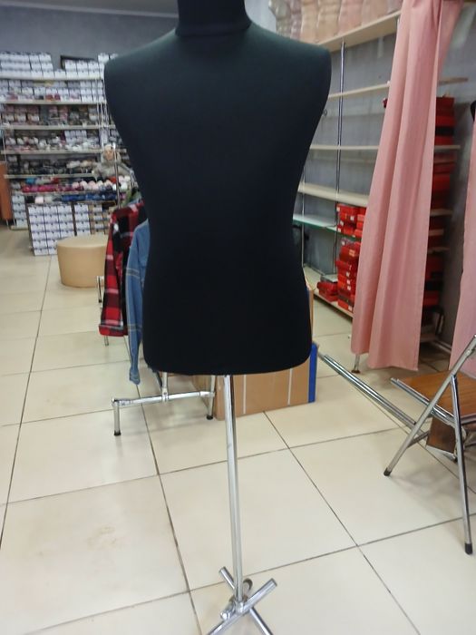 Манікени чоловічі ,малий 50 гр  є  20шт ,веикий 300 гр  є 2 шт