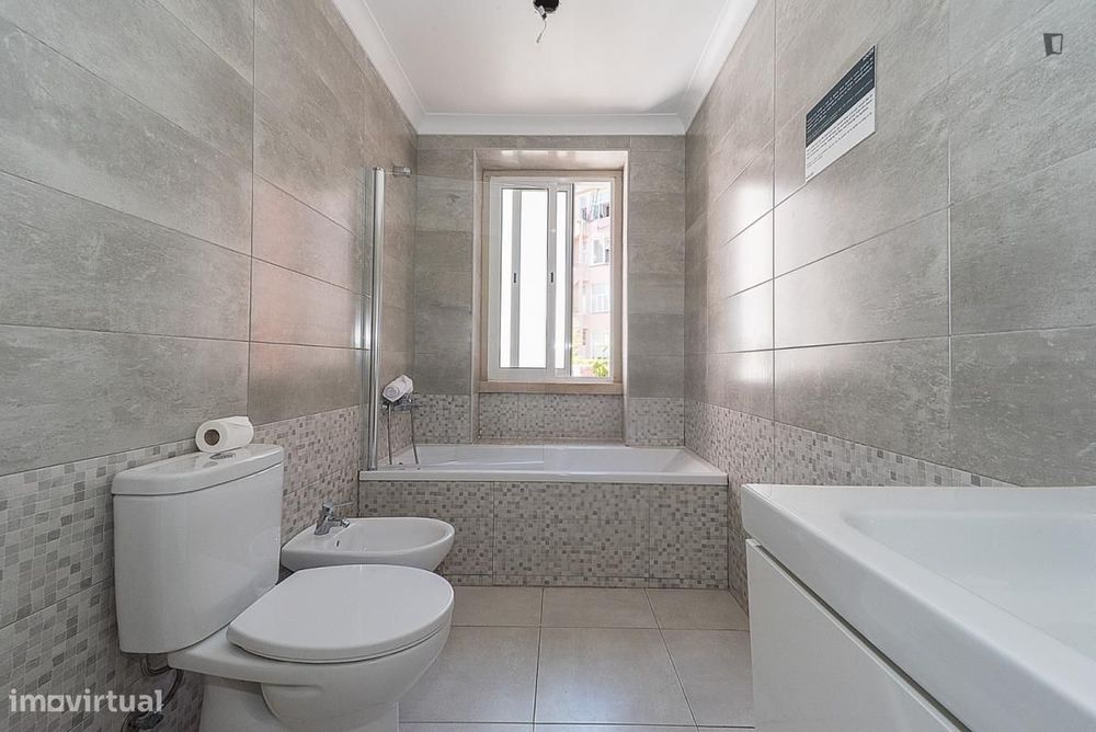 Quarto - localizado em Sete Rios Lisbon