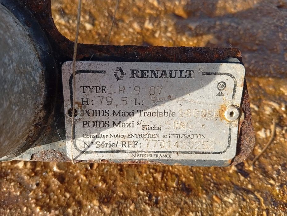 Vende se bola reboque para Renault