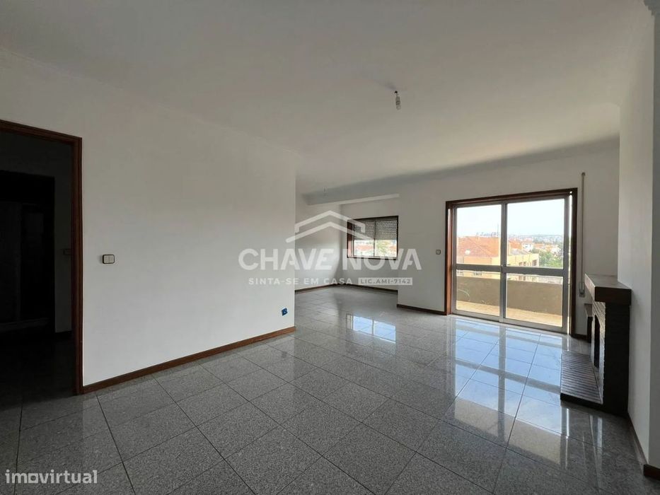 LA - Apartamento T4 C/ Lugar Garagem em Canidelo (Quinta Bela Vista)