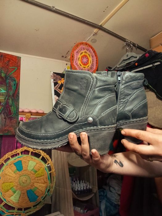 Botins Em couro pretos com salto