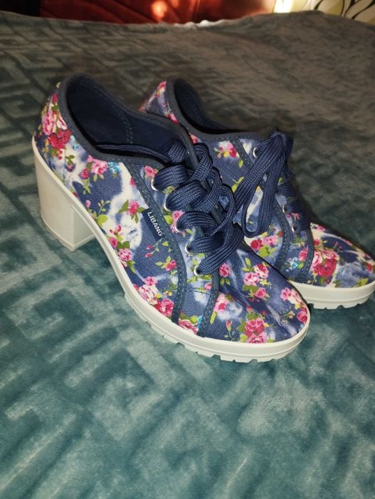 Туфлі на шнурівці