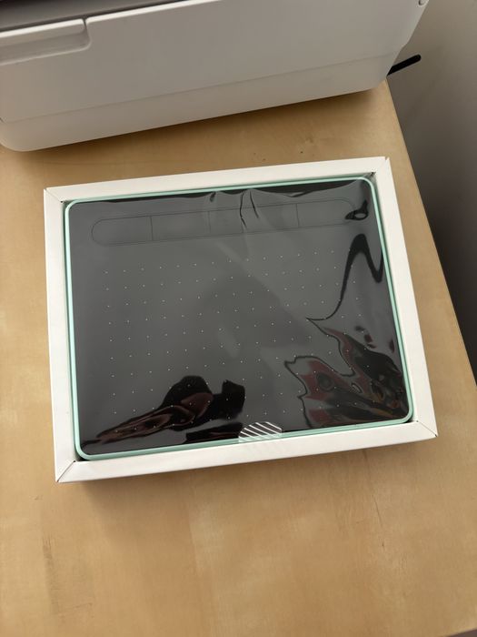 Mesa Digitalizadora WACOM Intuos CTL4100K S com bluetooth