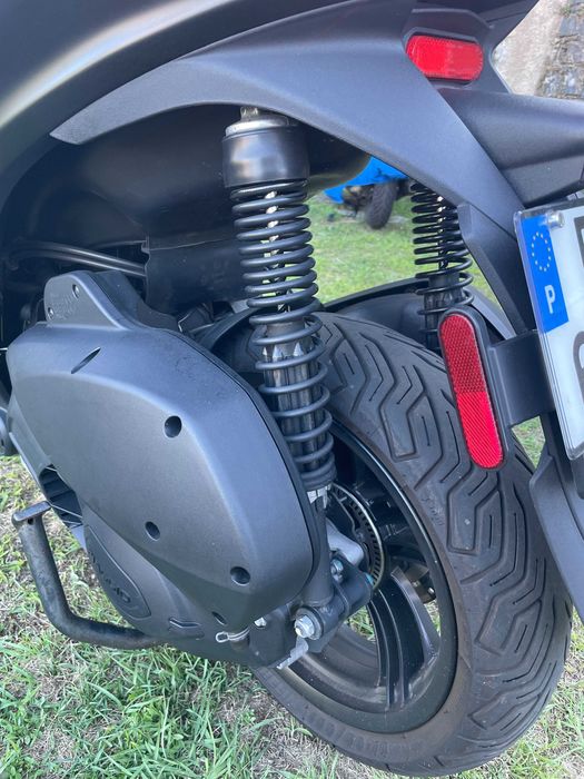 2025 Piaggio MP3 HPE 300 Deep Black Edition