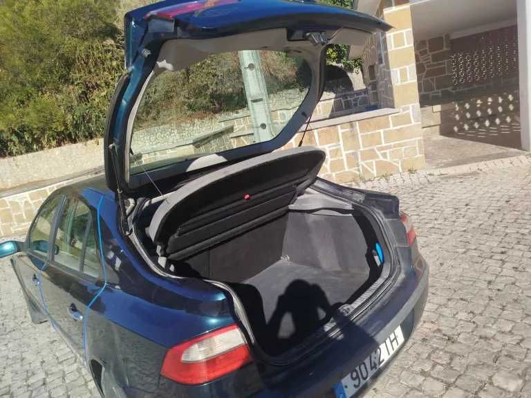 RENAULT Laguna II Hatchback (BG) 1.9 dCi Diesel 120 cv — photo 4