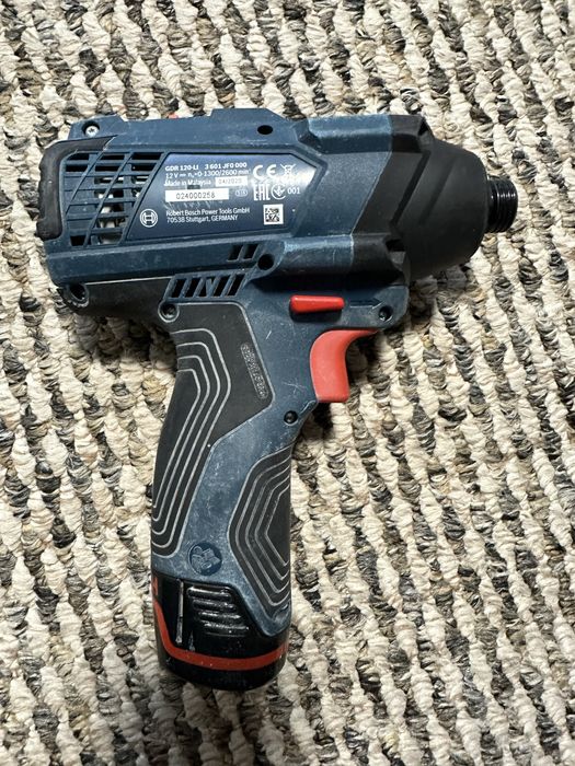 Ударний гайковерт бош