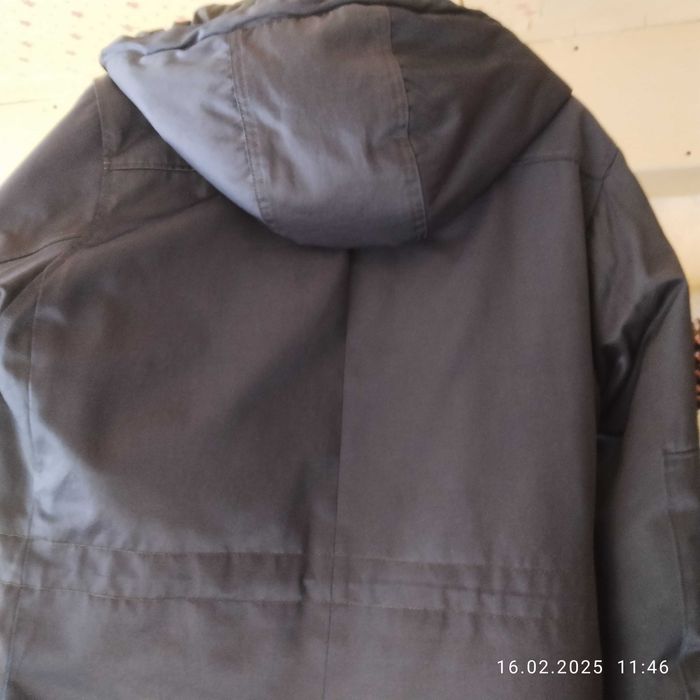 Продаю мужскую зимнюю куртку.