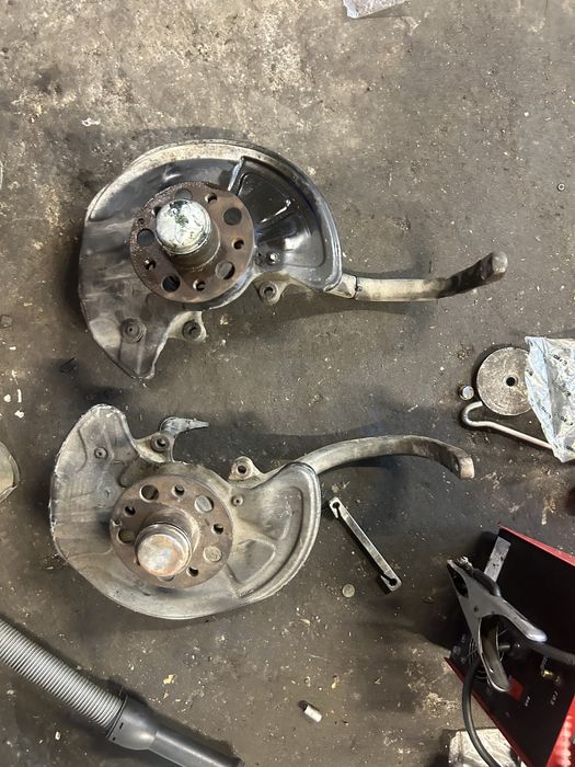 Поворотные кулаки Мерседес w 211 в сборе