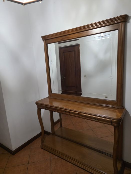 Móvel com espelho