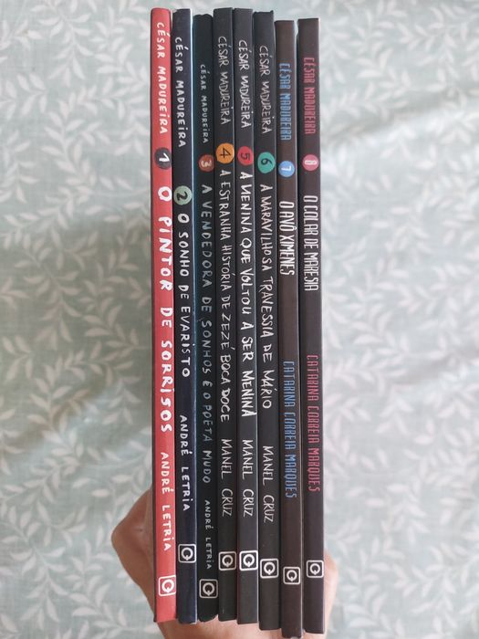 Colecção de 8 livros "Contos sonhados em português"