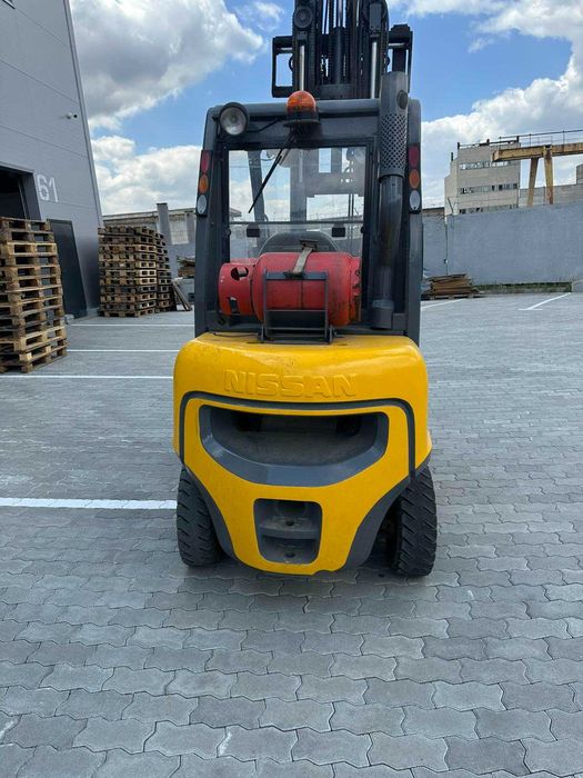 Газовий навантажувач Nissan