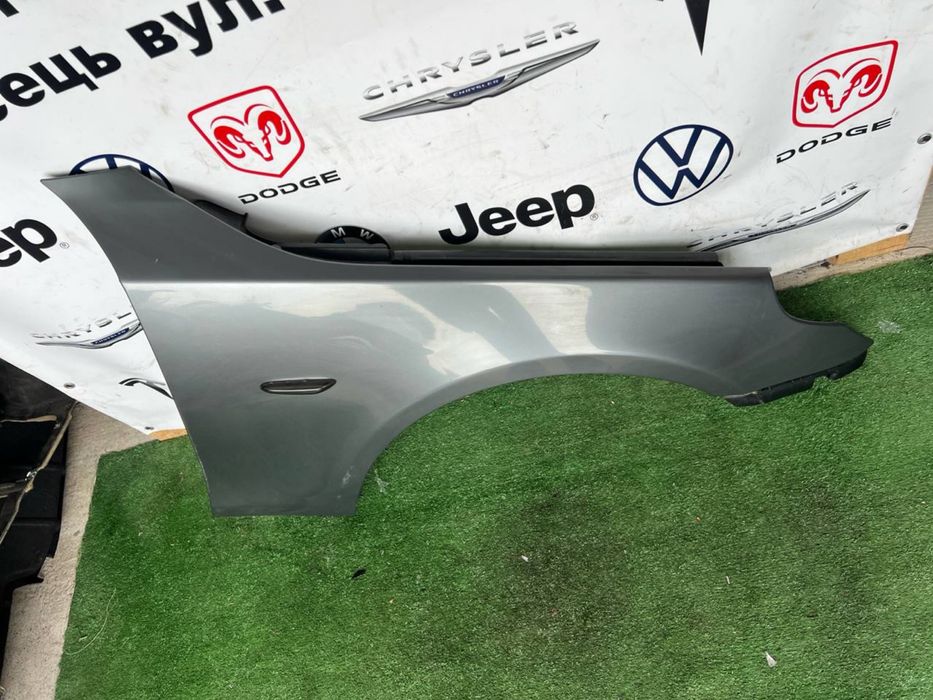 Крило переднє праве BMW E60  E61 ідеальний стан 530 535