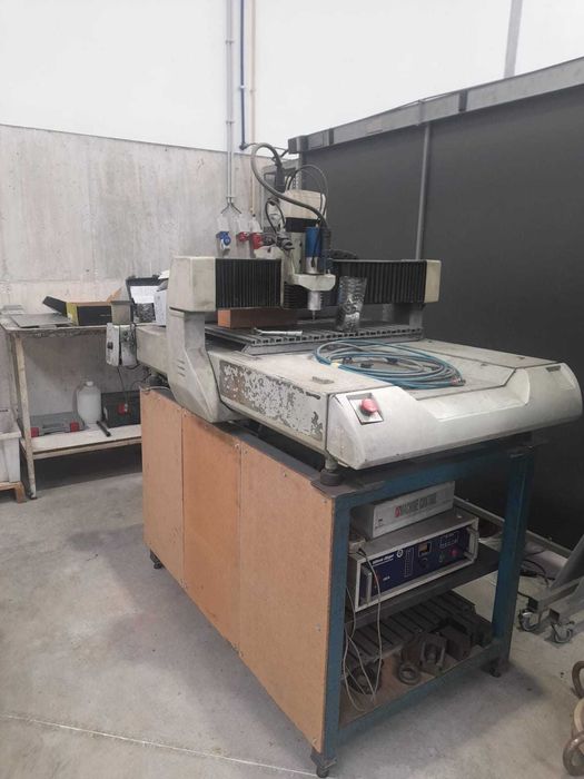 MÁQUINA DE GRAVAÇÃO ROTATIVA GRAVOGRAPH IS7000 - USADA
