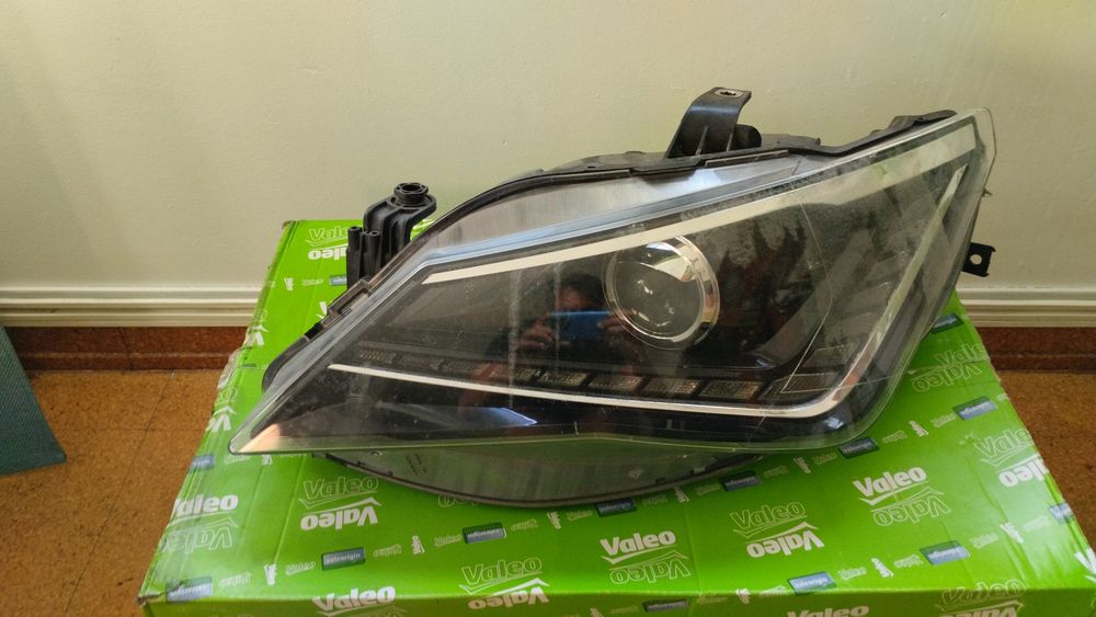 Farol Seat Ibiza FR 6j 2016 Valeo