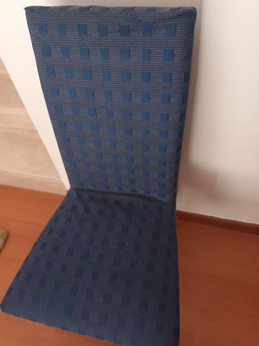 Cadeiras e aparadores