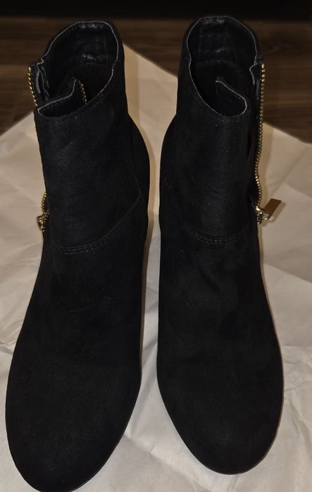 Botki czarne zamszowe w rozmiarze 37