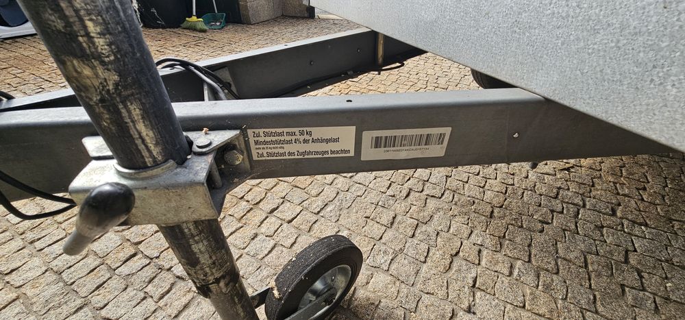 Reboque atrelado como novo Stema