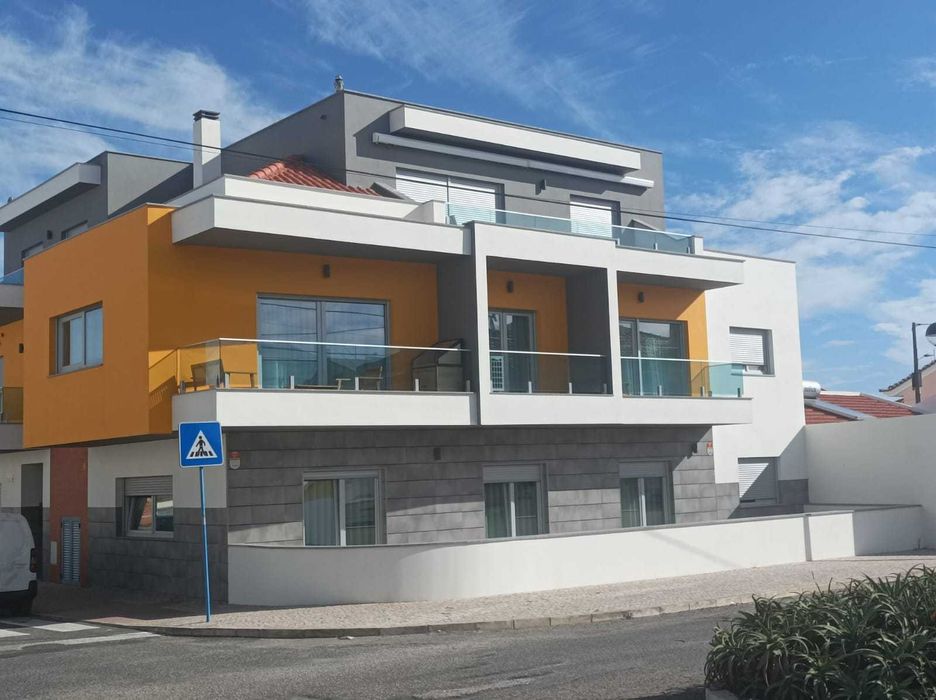 Penthouse T3 com garagem centro de Peniche.