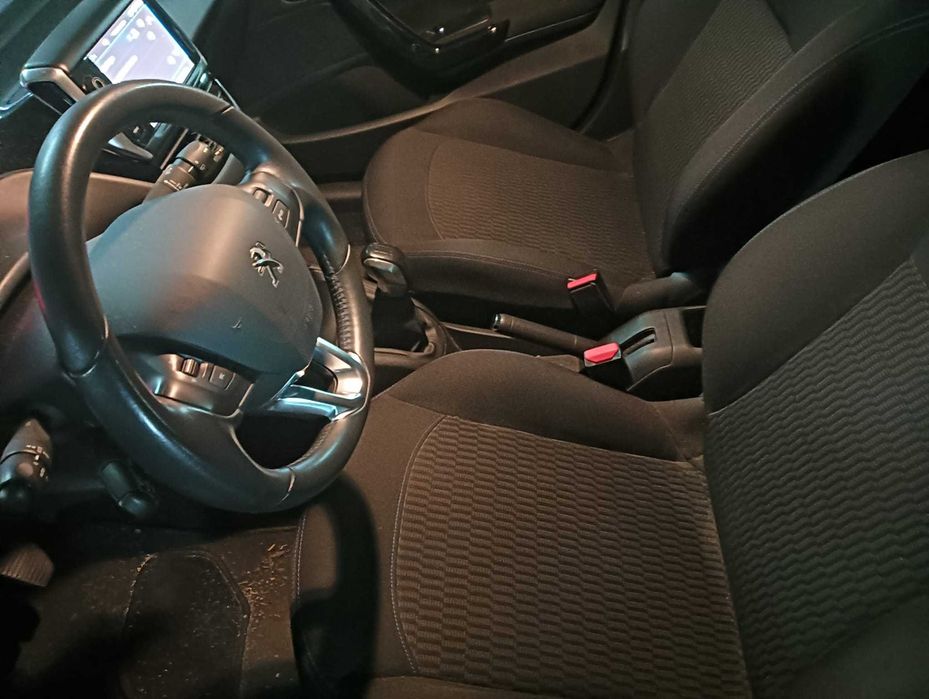 Peugeot 208 1.2 Signature