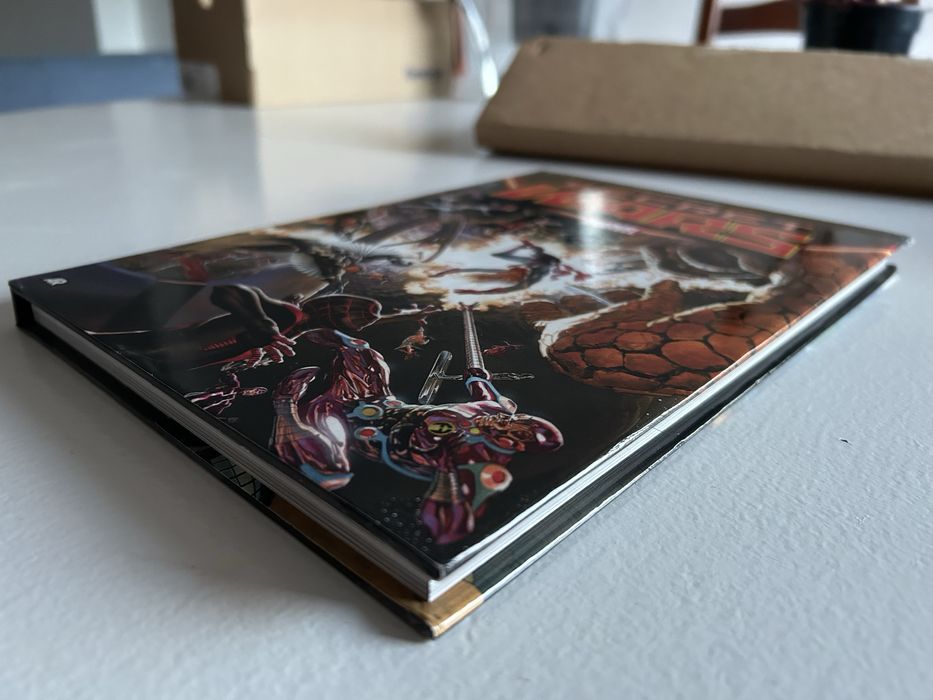 Secret Wars (Jonathan Hickman & Esad Ribic) - Marvel (EN)