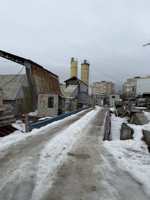 Продаж виробничих приміщень з ділянкою