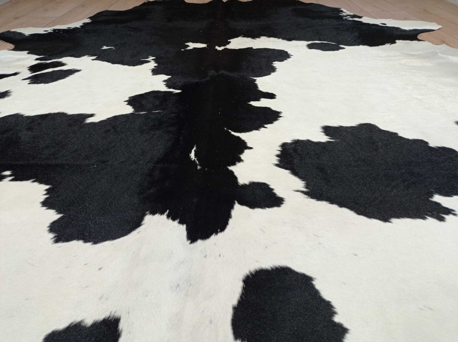 Ogromna Skóra Krowia Naturalna 230x200 cm – Łaciata, Unikat