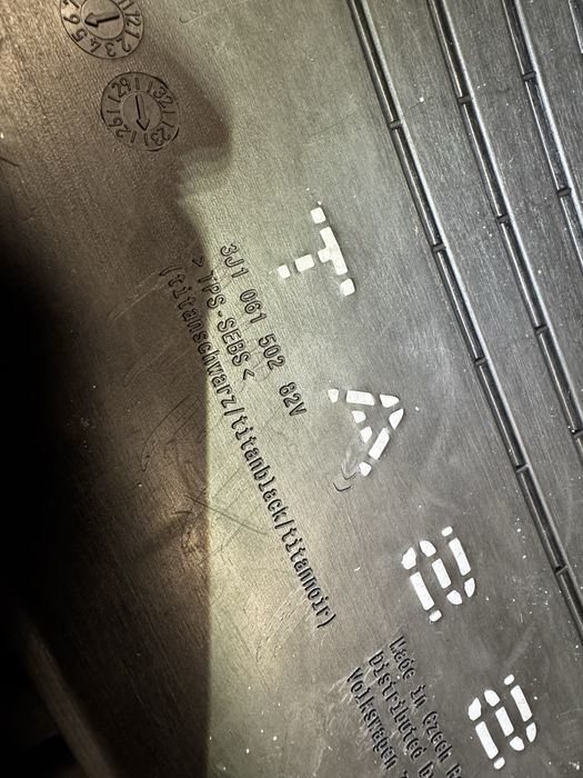 Nowe dywaniki gumowe welurowe  VW Passat B9 31J