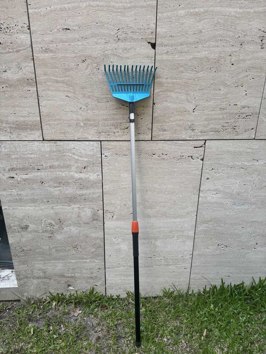 Cabo telescópico em alumínio, ancinho, escarificador Cesped (35 cm), Gardena