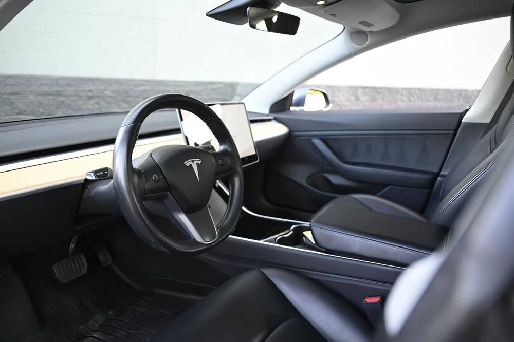 Tesla Model 3 Long Range      2019