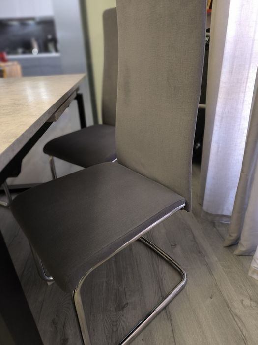 4 Cadeiras semi novas – Conforama, reestofadas recentemente